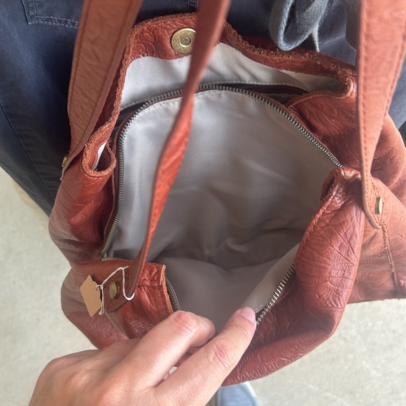 American Leather Co Liberty shopper leather bag/purse. Like new condition. - Picture 4 of 4